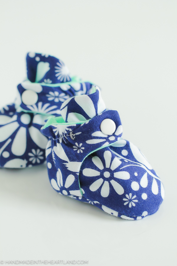 Fleece velcro online baby booties